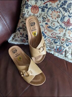 NWOT Women's G.C. Tan Wedge Slide Sandals - Sz 8